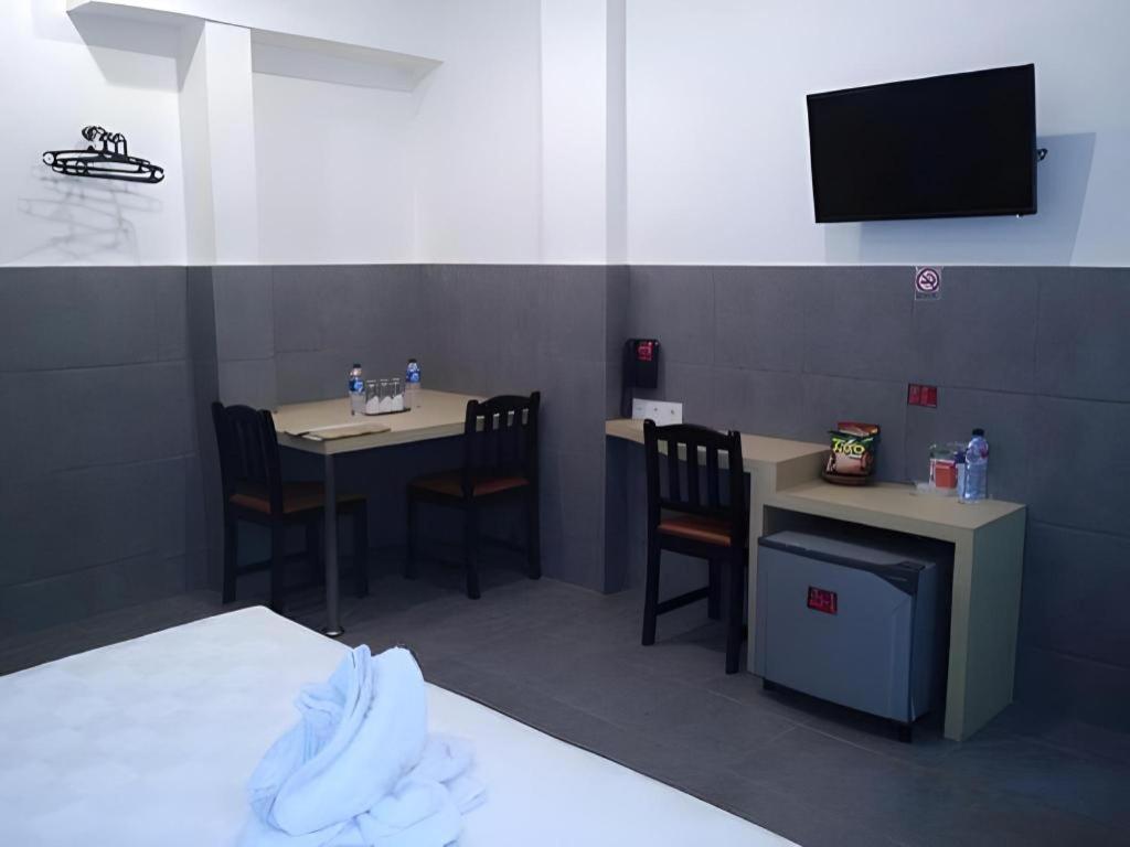 Mira Hotel Banjarmasin  Exterior photo