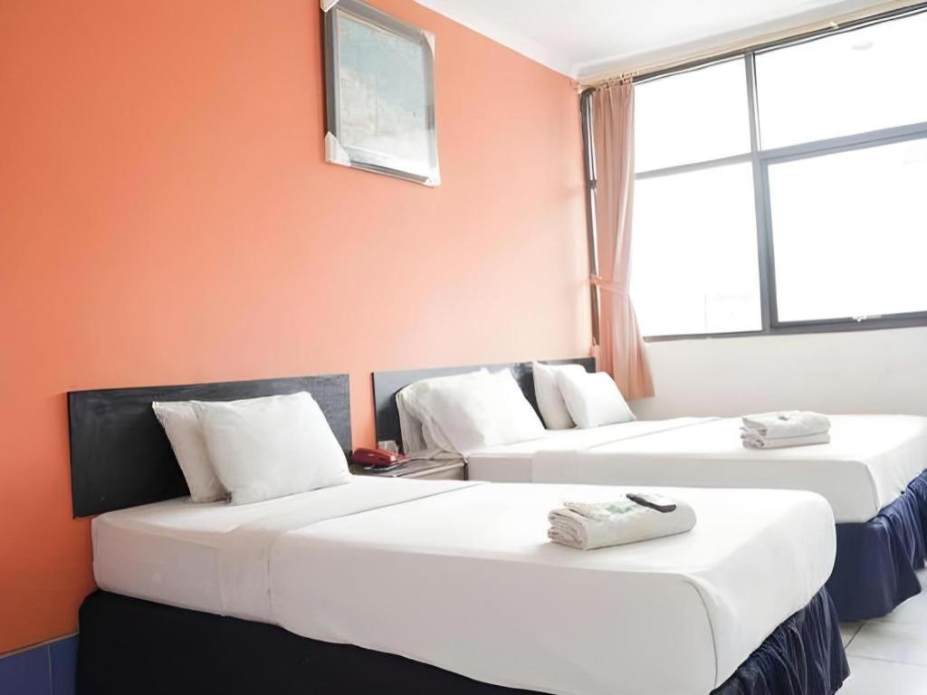 Mira Hotel Banjarmasin  Exterior photo