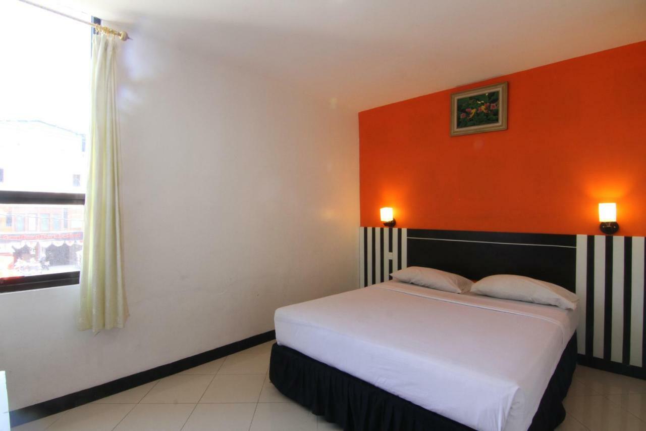 Mira Hotel Banjarmasin  Exterior photo