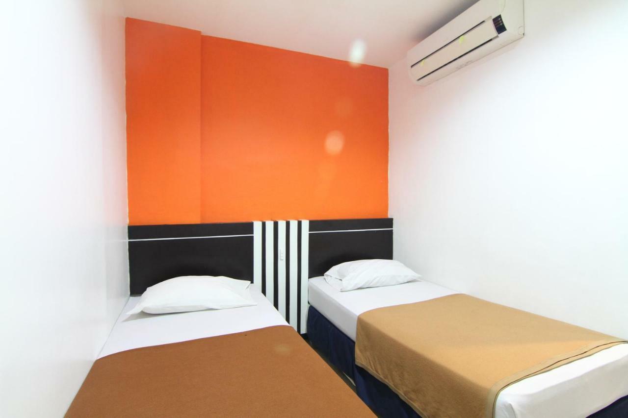 Mira Hotel Banjarmasin  Exterior photo
